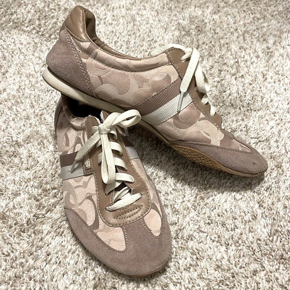 Coach logo tennis shoes